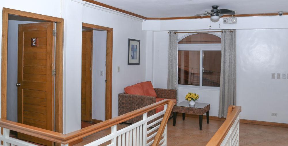 The Pub Hotel Olongapo Buitenkant foto
