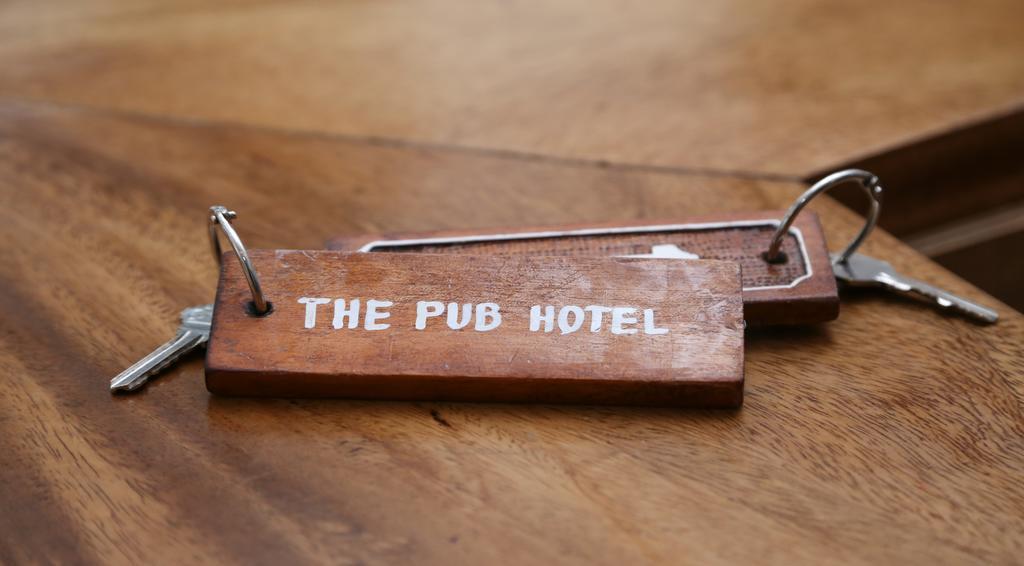 The Pub Hotel Olongapo Buitenkant foto